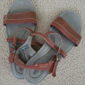 Keen Leather Sandals Size 7.5